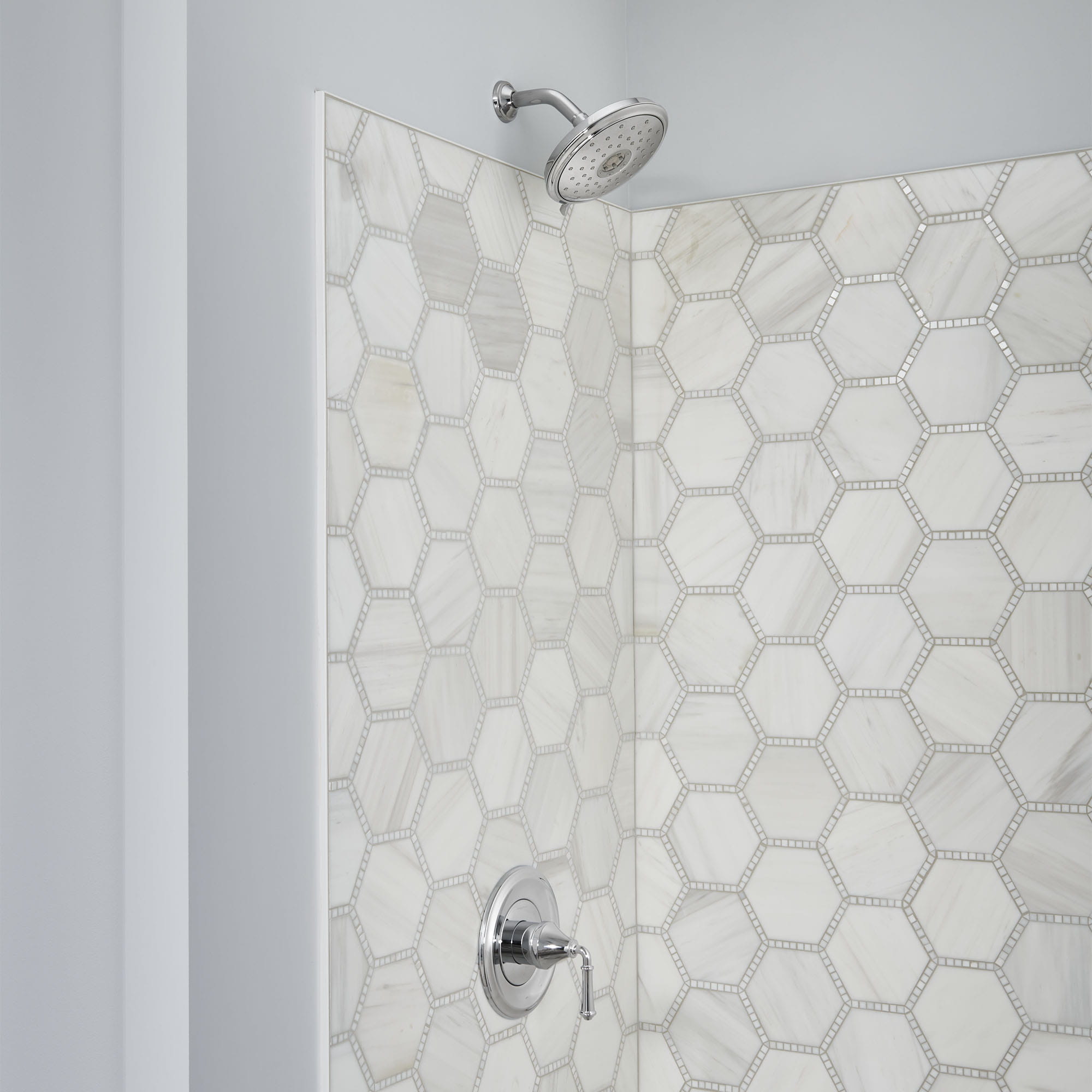 Delancey® 1.8 gpm/ 6.8 L/min Garniture de douche avec Pomme de douche 4 fonctions à économie d'eau et poignée à levier